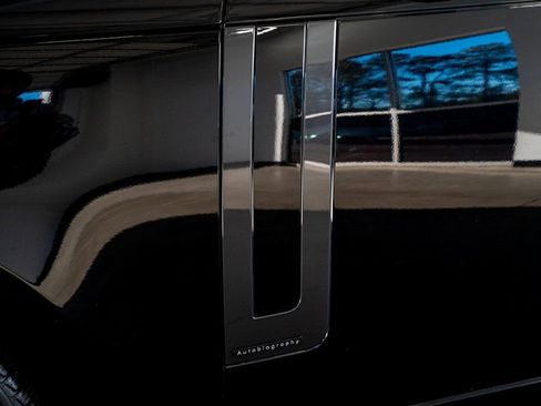 Used 2024 Land Rover Range Rover Autobiography image 22