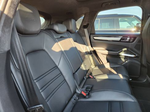 Used 2023 Porsche Cayenne Turbo AWD/4WD image 15