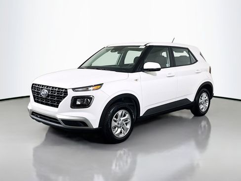 Used 2025 Hyundai Venue SE FWD image 4