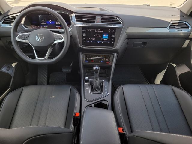 Used 2022 Volkswagen Tiguan SE FWD image 13