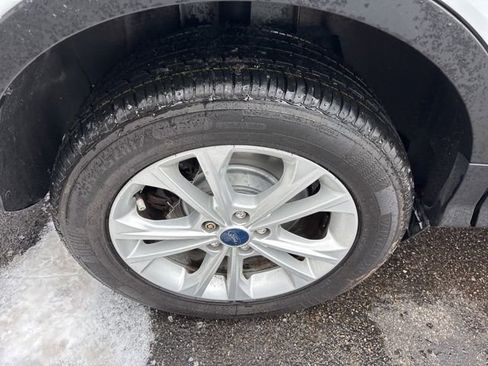 Used 2019 Ford Escape SE image 12