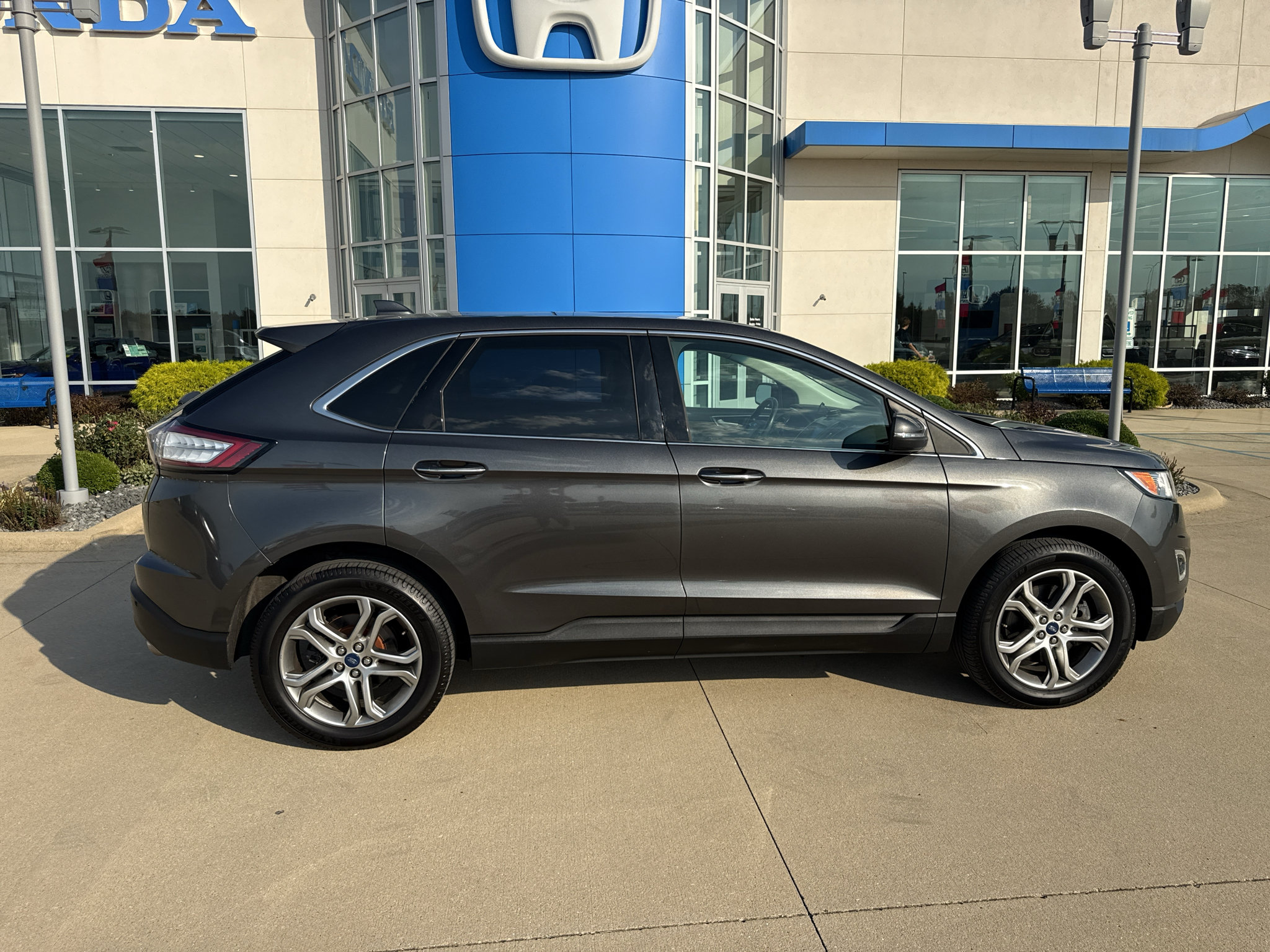 Used 2015 Ford Edge Titanium w/ Equipment Group 301A AWD/4WD image 5