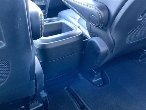 Used 2025 Chrysler Pacifica Select FWD image 10