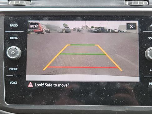 Used 2024 Volkswagen Tiguan SE image 15