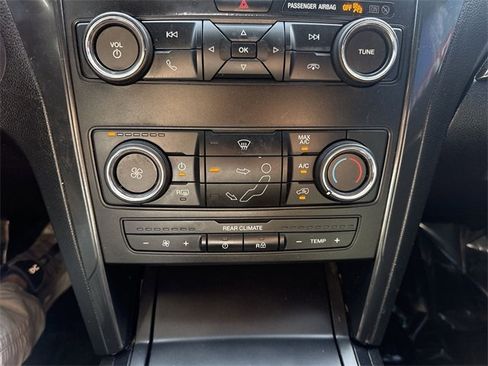 Used 2018 Ford Explorer XLT image 18