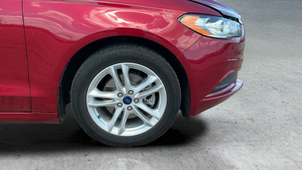Used 2018 Ford Fusion SE w/ Fusion SE Technology Package FWD image 25
