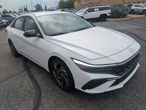 Used 2025 Hyundai Elantra SEL image 7