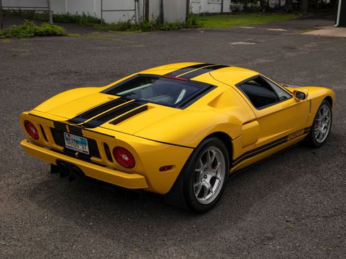 Used 2005 Ford GT RWD image 11