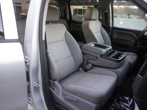 Used 2018 Chevrolet Silverado 1500 Custom w/ Custom Convenience Package image 10