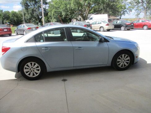 Used 2011 Chevrolet Cruze LS image 16