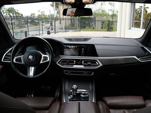Used 2022 BMW X5 xDrive40i w/ M Sport Package image 19