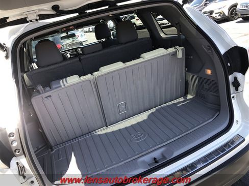 Used 2016 Toyota Highlander Plus AWD/4WD image 19