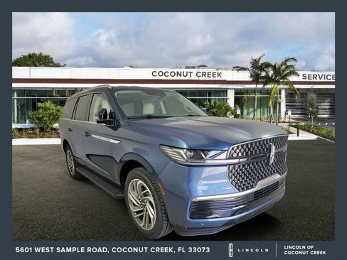 New 2027 Lincoln Navigator Premiere RWD image 1