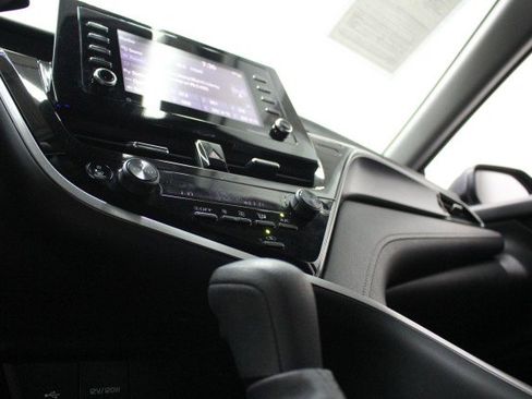 Used 2022 Toyota Camry LE image 16