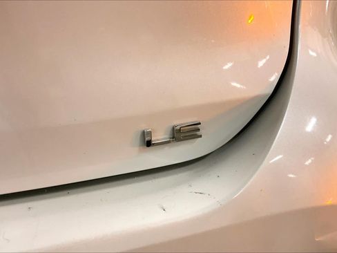 Used 2023 Toyota Highlander LE FWD image 10