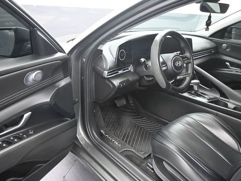 Used 2025 Hyundai Elantra SEL FWD image 10