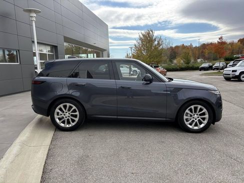 Used 2024 Land Rover Range Rover Sport SE image 4