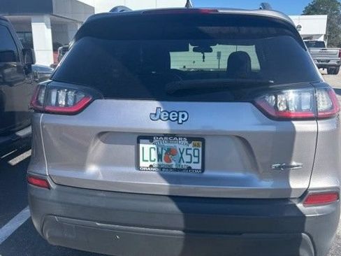 Used 2019 Jeep Cherokee Latitude Plus FWD image 4