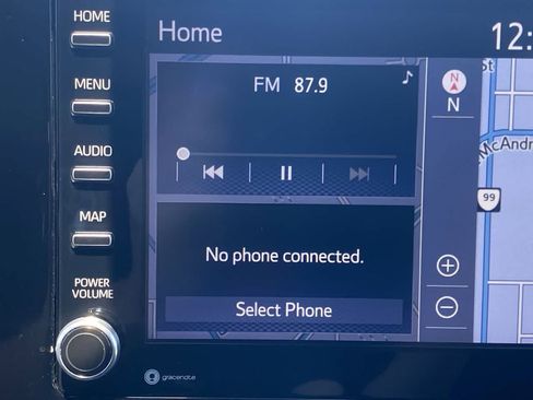 Used 2021 Toyota Highlander XLE AWD/4WD image 16