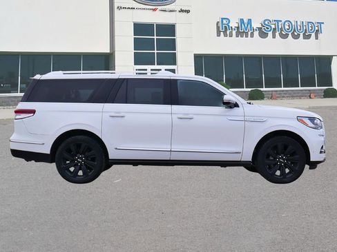 Used 2022 Lincoln Navigator L Reserve image 12