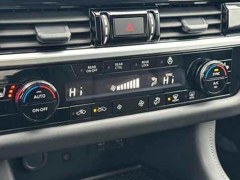 Used 2025 Nissan Pathfinder SL w/ SL Premium Package AWD/4WD image 19