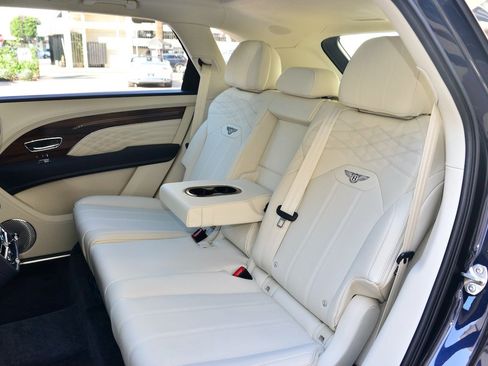 Used 2023 Bentley Bentayga Extended Wheelbase image 20