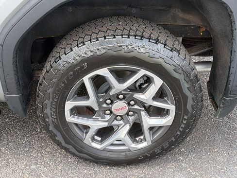 Used 2023 GMC Sierra 1500 SLT w/ SLT Premium Plus Package AWD/4WD image 9