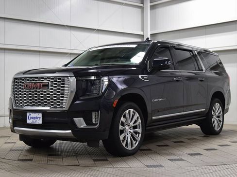 Used 2024 GMC Yukon XL Denali image 3