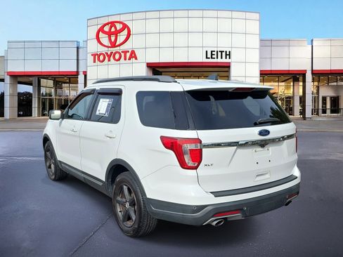 Used 2018 Ford Explorer XLT image 7