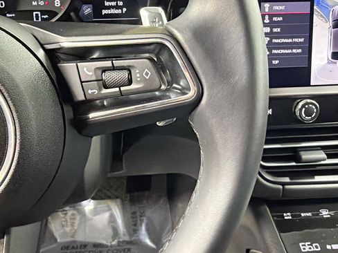 Certified 2025 Porsche Macan image 38