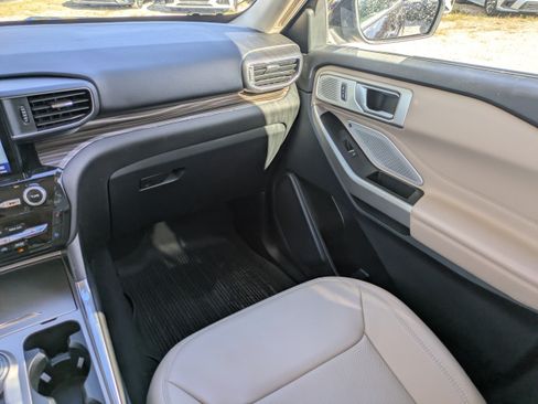 Used 2023 Ford Explorer Limited w/ Limited Technology Package AWD/4WD image 17