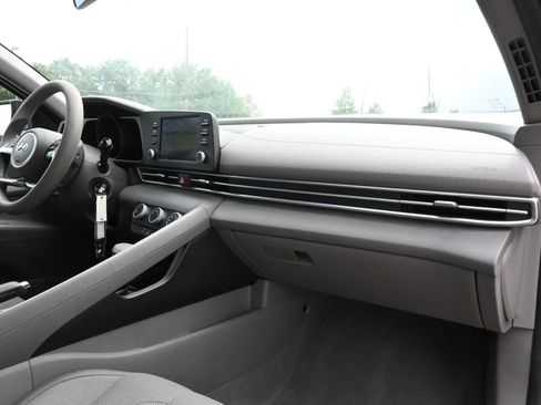 Used 2021 Hyundai Elantra SE FWD image 22