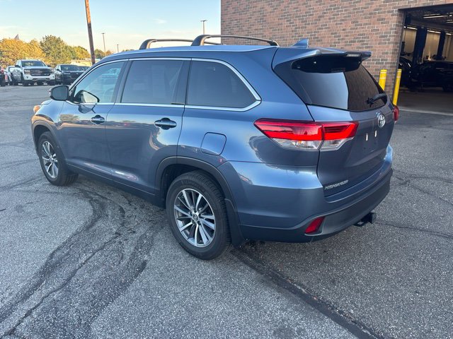 Used 2019 Toyota Highlander XLE AWD/4WD image 4