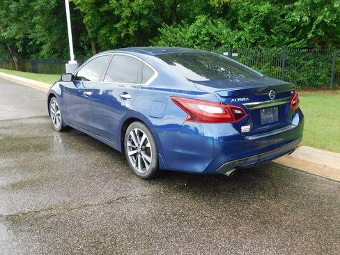 Used 2017 Nissan Altima 2.5 SR FWD image 3