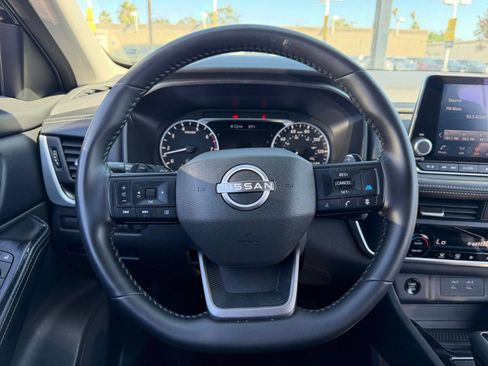 Used 2025 Nissan Rogue SV AWD/4WD image 30