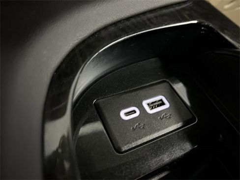 Certified 2024 Cadillac Escalade Premium Luxury image 36