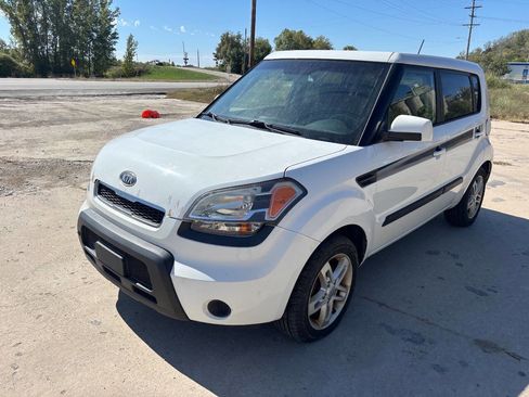 Used 2011 Kia Soul + image 4