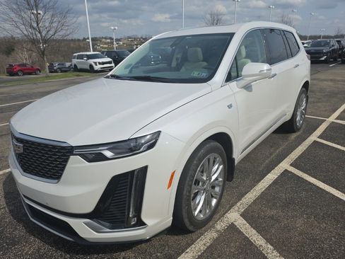 Used 2023 Cadillac XT6 Premium Luxury image 2