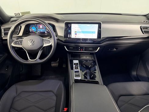 Used 2025 Volkswagen Atlas Cross Sport SE image 12