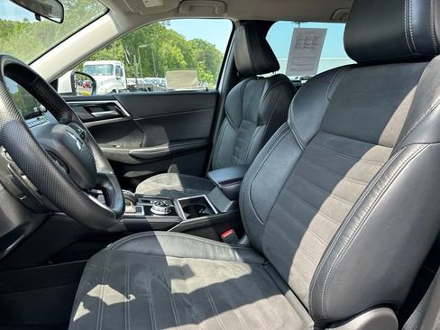 Used 2023 Mitsubishi Outlander SE image 36