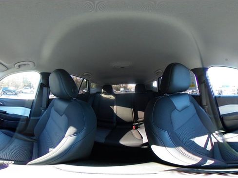 Used 2025 Chevrolet Trax LT image 40