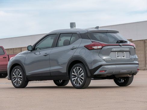 Used 2024 Nissan Kicks SV FWD image 6