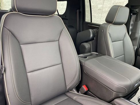 New 2025 Chevrolet Suburban Premier image 40