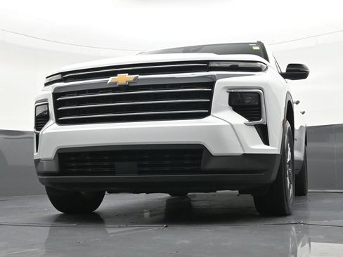 Used 2025 Chevrolet Traverse LT FWD image 32
