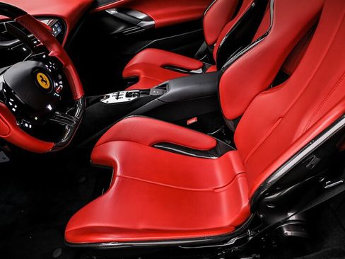 Used 2022 Ferrari SF90 Stradale AWD/4WD image 17