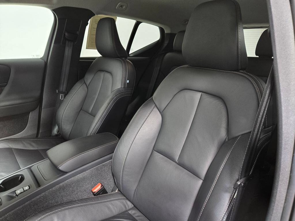 Used 2023 Volvo XC40 B5 Core w/ Climate Package AWD/4WD image 11