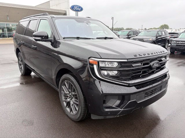 Used 2025 Ford Expedition Max Platinum w/ Stealth Performance Package AWD/4WD image 9