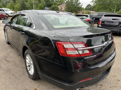 Used 2013 Ford Taurus SE image 4