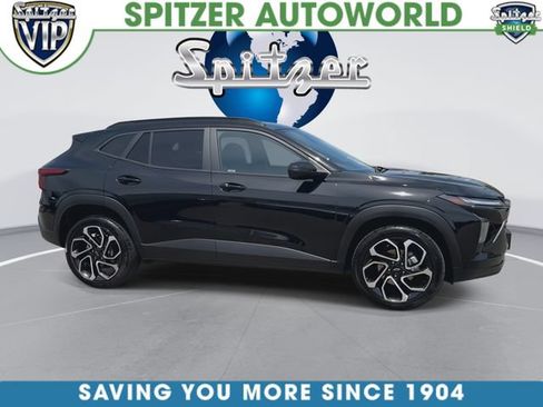 Used 2025 Chevrolet Trax RS w/ Driver Confidence Package FWD image 2