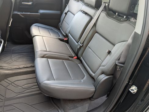 Used 2020 Chevrolet Silverado 1500 LTZ w/ LTZ Premium Package image 18